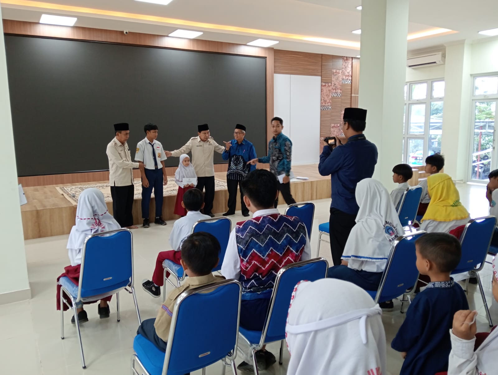 21 Pelajar Terima Bantuan Pendidikan dari Baznas Banjarmasin, Wajah Ceria Sambut Penyaluran